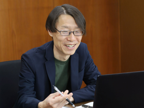 ソフトウェア開発部門　シニアエンジニア　渡辺俊規様